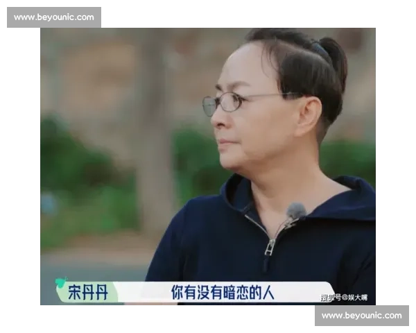 何与对孟姐 “盲信” 名场面：顺答案的样子甜到犯规